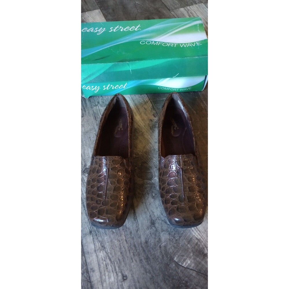 Easy Street Women's 8.5WW Brown Croc Embossed Comfort Wave Sole Loafers, NWT
